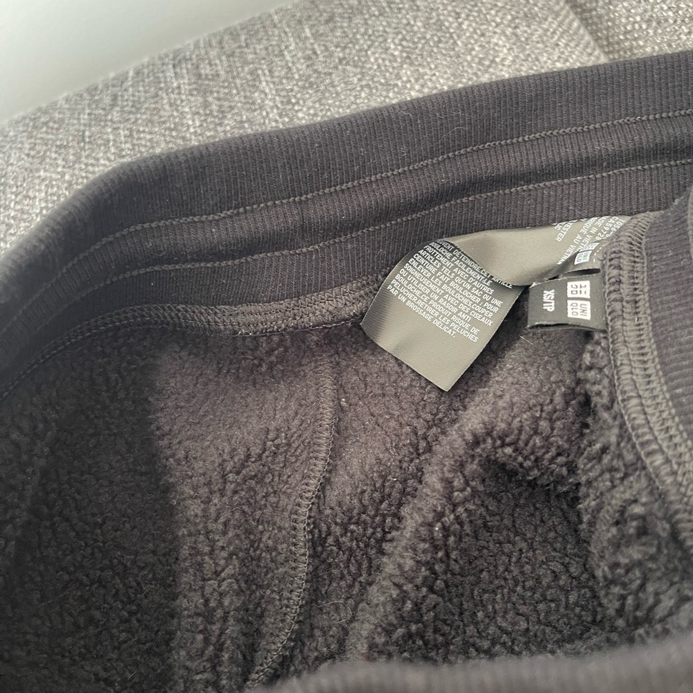 Uniqlo women's Heattech black Jogger Pants - Picture 4 of 4
